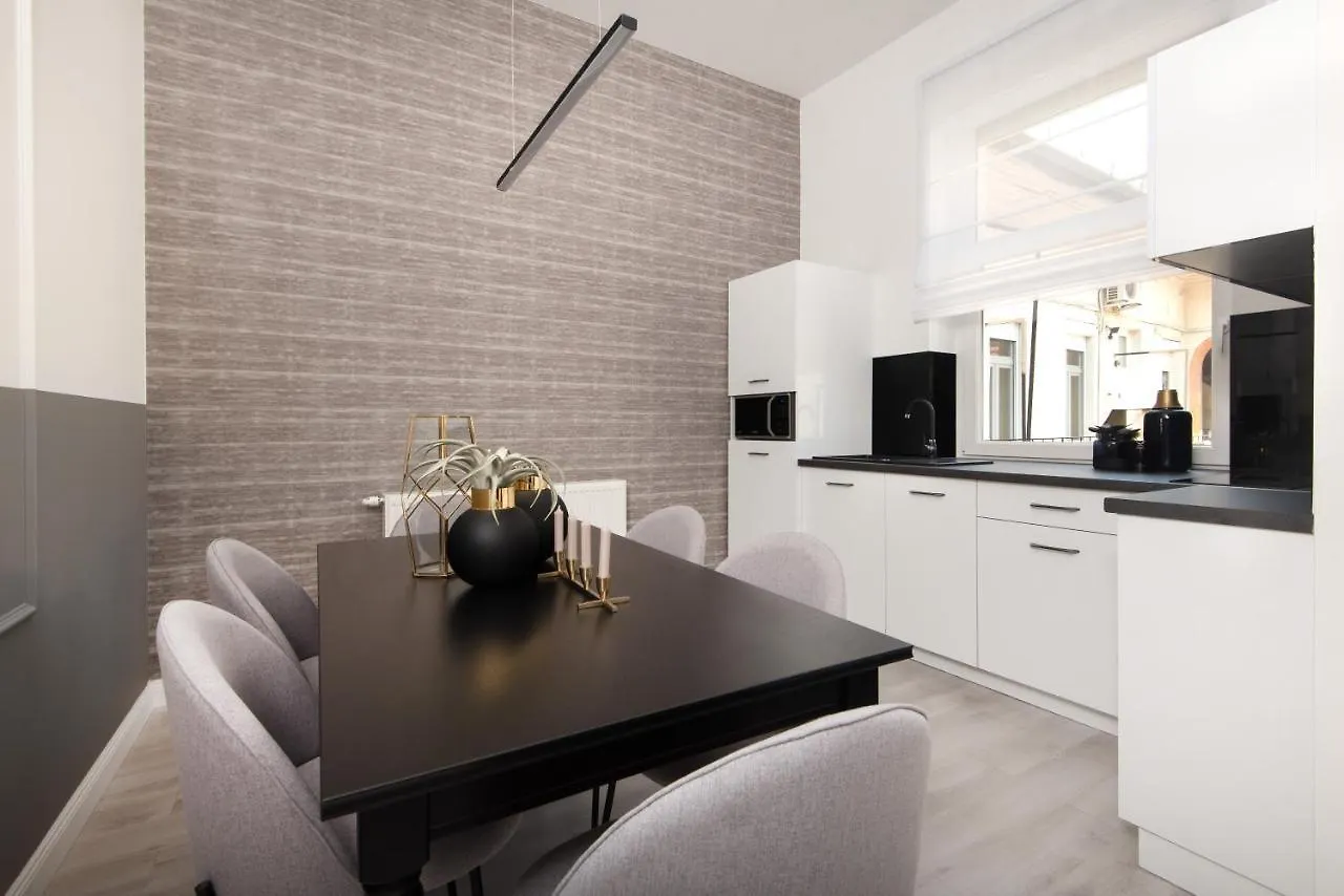Hollo 3 Bedroom Downtown Apartment Boedapest