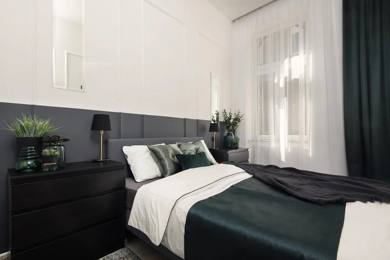 Hollo 3 Bedroom Downtown Apartment Boedapest