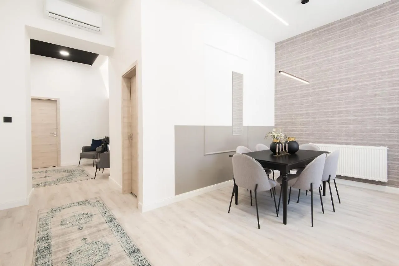 Hollo 3 Bedroom Downtown Apartment Budapest