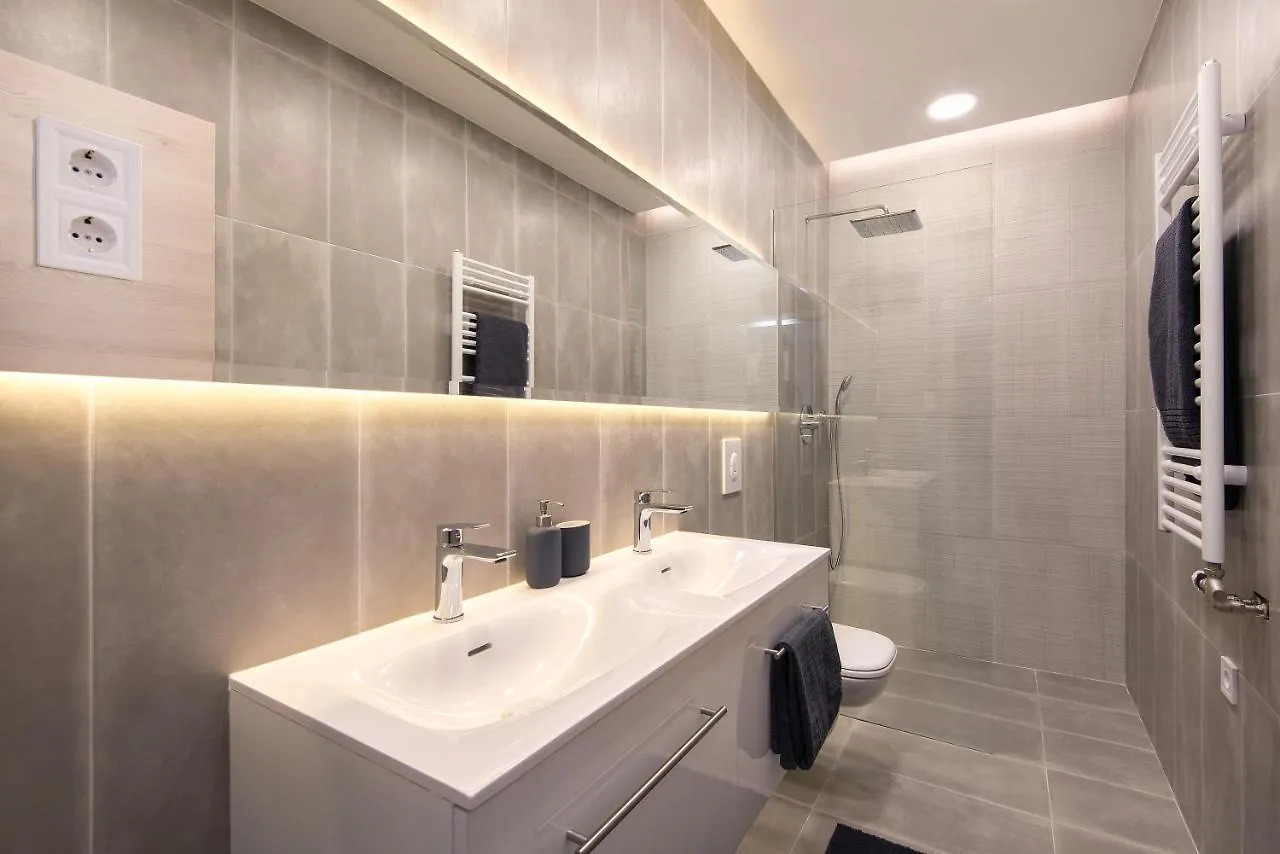 Hollo 3 Bedroom Downtown Apartment Budapest